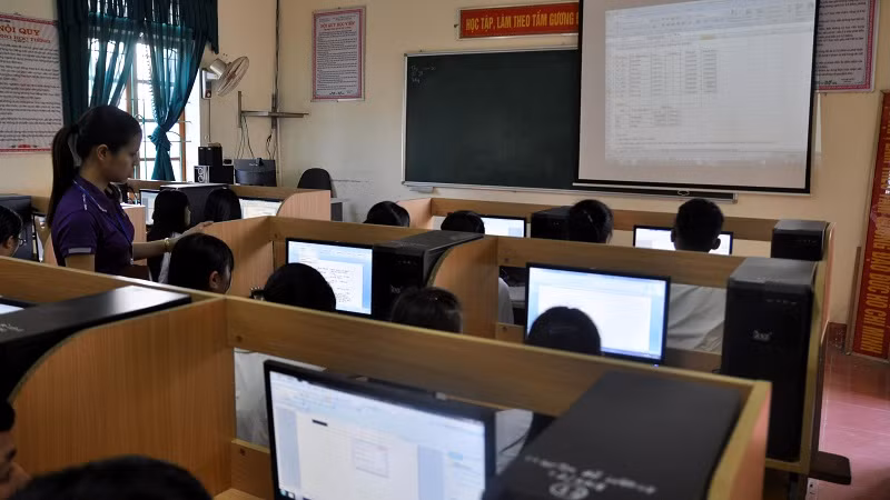 Giờ học tin học của học viên Trung tâm Giáo dục nghề nghiệp-Giáo dục thường xuyên Đô Lương (Nghệ An).