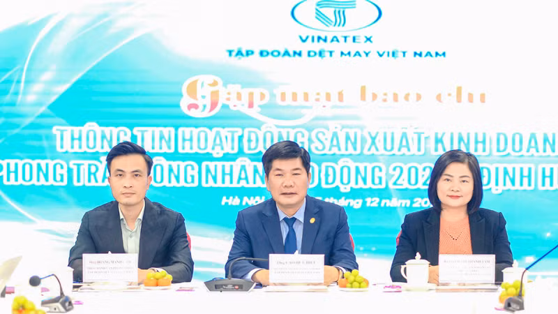 Lãnh đạo Vinatex tại buổi gặp mặt báo chí