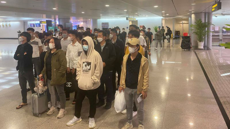 Nhóm 60 công dân Việt Nam đầu tiên đã về nước. (Ảnh: Sở Ngoại vụ Thành phố Hồ Chí Minh)