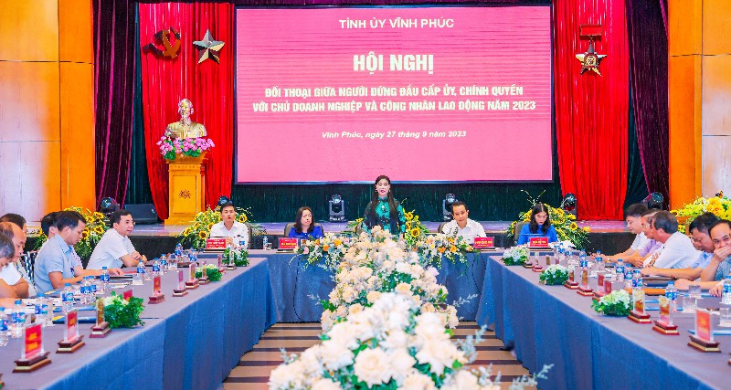 Quang cảnh buổi đối thoại (Ảnh: TRÀ HƯƠNG)