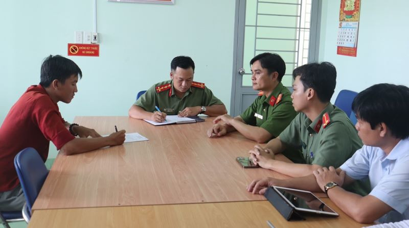 Ông N.T.P làm việc với cơ quan chức năng.