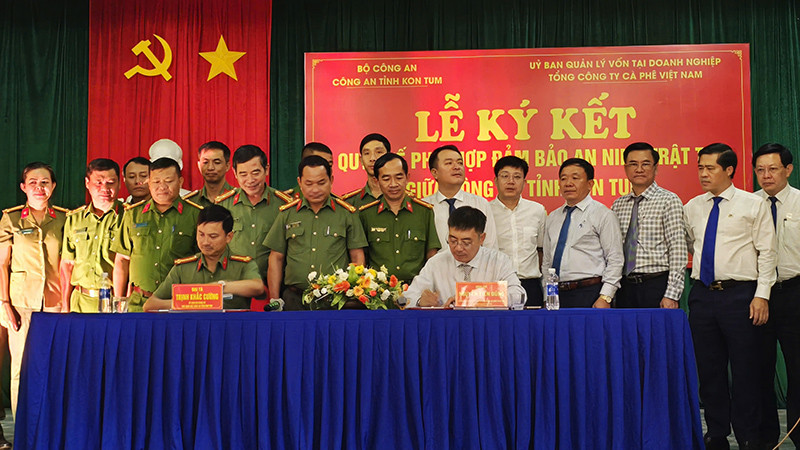 Lãnh đạo Công an tỉnh Kon Tum và Tổng Công ty Cà phê Việt Nam ký kết Quy chế phối hợp