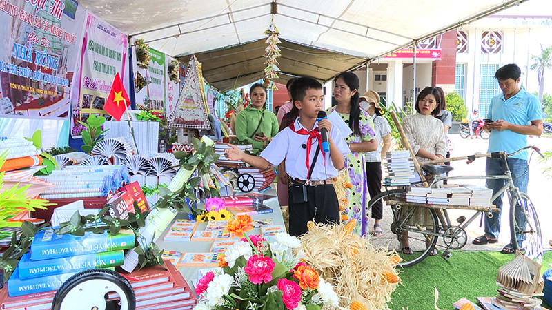 Giới thiệu không gian trưng bày sách về chiến thắng Điện Biên Phủ