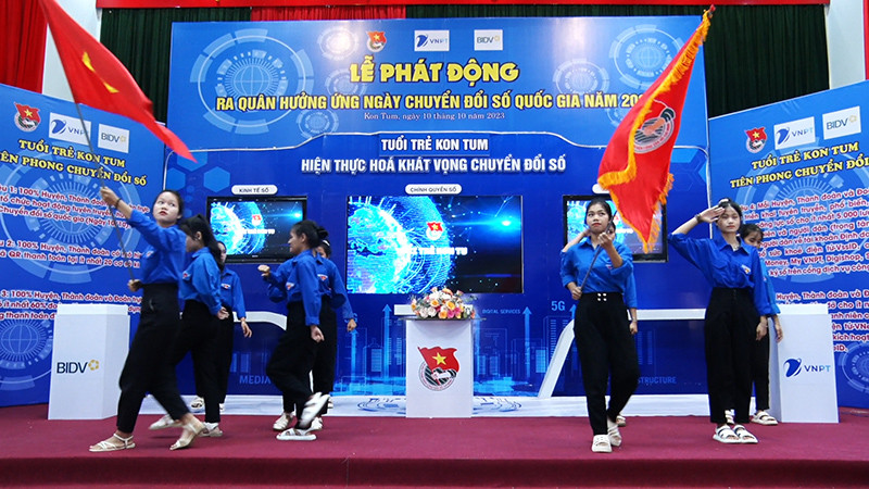 Tuổi trẻ Kon Tum ra quân hưởng ứng Ngày Chuyển đổi số quốc gia năm 2023.