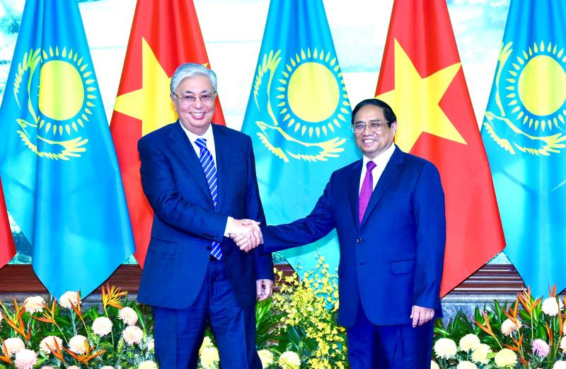 Thủ tướng Phạm Minh Chính tiếp Tổng thống Cộng hòa Kazakhstan Kassym-Jomart Tokayev. (Ảnh: Trần Hải)
