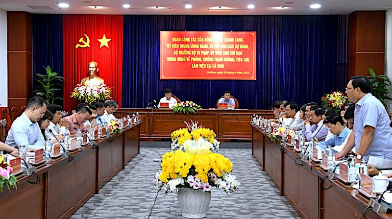 Quang cảnh buổi làm việc. 