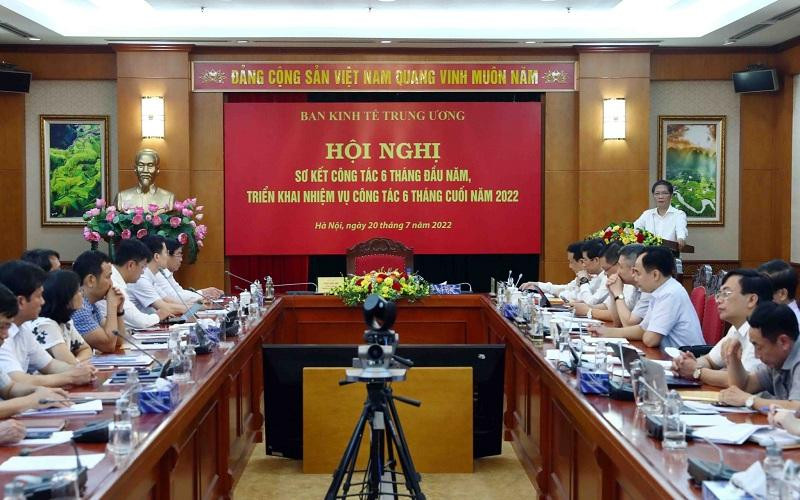 Đồng chí Trần Tuấn Anh phát biểu tại hội nghị.
