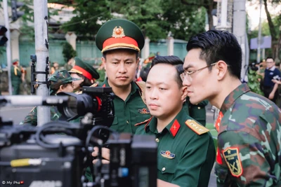 Hình ảnh trong quá trình ghi hình bộ phim "Nhà báo chiến sĩ".