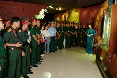 Hình ảnh trong quá trình ghi hình bộ phim tài liệu "Lời thề quyết tử".