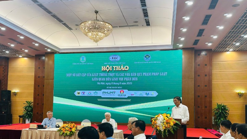 Chủ tịch Hiệp hội Phân bón Việt Nam Phùng Hà phát biểu tại hội thảo.