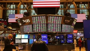Giao dịch viên tại Sàn chứng khoán New York, Mỹ. (Ảnh: THX/TTXVN)