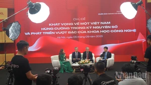Không khí sôi nổi tại Tọa đàm “Khát vọng về một Việt Nam hùng cường trong kỷ nguyên số và phát triển vượt bậc của khoa học công nghệ”.