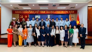 Các đại biểu cùng các cựu học viên lTEC chụp ảnh lưu niệm. (Ảnh minh họa: Đại sứ quán Ấn Độ tại Việt Nam)