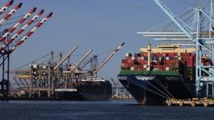 Các tàu chở container tại Cảng Los Angeles ở California, Mỹ. (Ảnh: Xinhua)