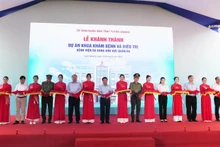Cắt băng khánh thành Dự án Khoa khám bệnh và điều trị, Bệnh viện đa khoa khu vực Quản Bạ.
