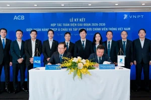 Lãnh đạo ACB và VNPT thực hiện nghi thức ký kết thỏa thuận hợp tác toàn diện giai đoạn 2026-2030.