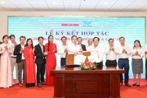 Lễ ký kết hợp tác giữa CT UAV và Báo Người Lao Động.