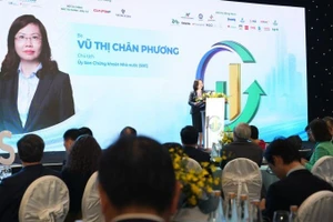 Bà Vũ Thị Chân Phương, Chủ tịch Ủy ban Chứng khoán Nhà nước phát biểu khai mạc diễn đàn.