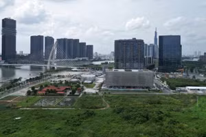 Tập trung tháo gỡ vướng mắc thủ tục, Thành phố Hồ Chí Minh gia tăng nguồn thu từ đất. Ảnh: THẾ ANH