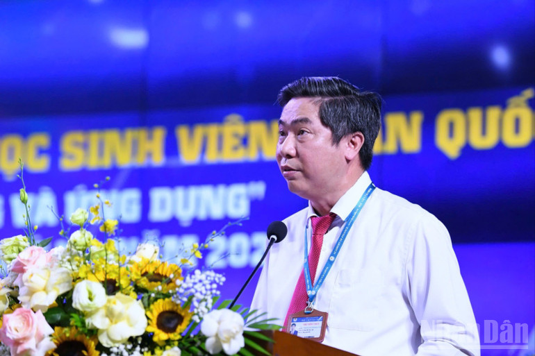 Phó Giáo sư Tiến sĩ Nguyễn Đào Tùng phát biểu ý kiến tại buổi lễ, ndo_br_5baca77f55b0e1eeb8a1-6058.jpg