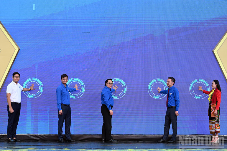 Nghi thức khởi động Youth Fest 2025. ndo_br_miu-1819.jpg
