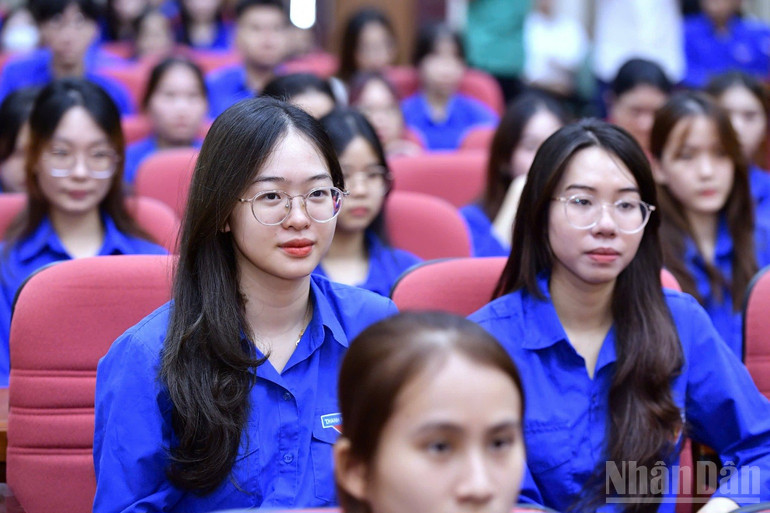 Đông đảo đoàn viên, thanh niên, trí thức trẻ có mặt tại Hội nghị. ndo_br_1000029687.jpg
