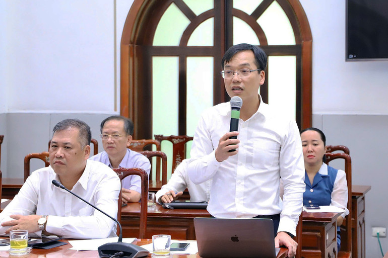 Chánh Văn phòng Cơ quan Ủy ban Trung ương Mặt trận Tổ quốc Việt Nam Nguyễn Bình Minh cập nhật tiến độ triển khai nền tảng "Mặt trận số". z7018100925890-1024af0f62358edd79b1413d2fd7f381.jpg