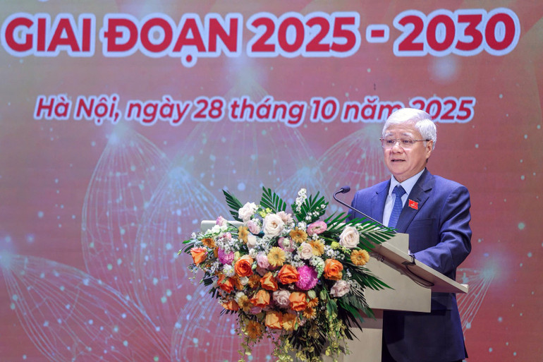 Đồng chí Đỗ Văn Chiến phát biểu ý kiến tại Đại hội. 4177370803678634851.jpg