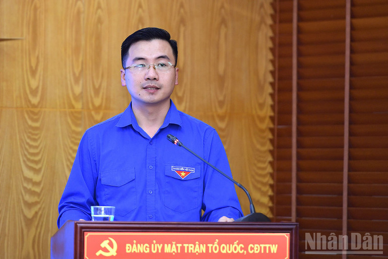 Bí thư Đoàn Thanh niên Mặt trận Tổ quốc, các đoàn thể Trung ương Nguyễn Nhất Linh thông tin về một số nội dung liên quan tại hội nghị. ndo_br_miu-3803.jpg