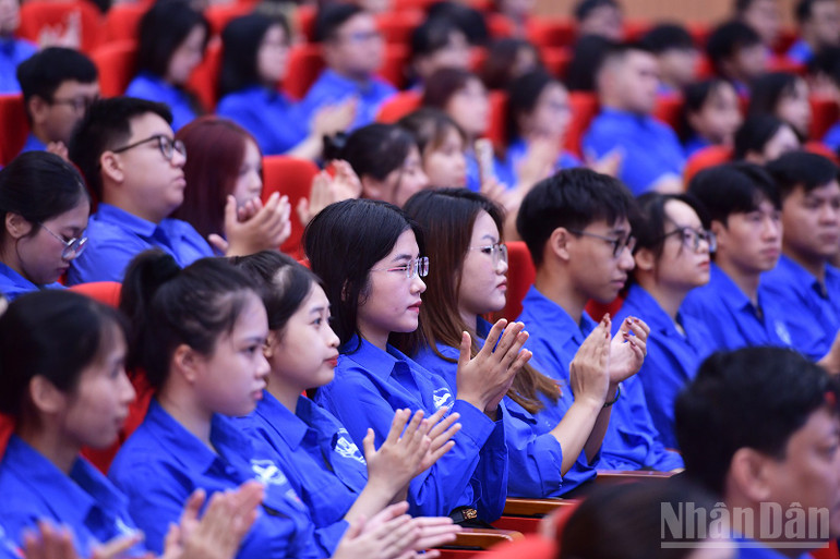 Đông đảo thành viên các đội hình tình nguyện có mặt tại buổi lễ. ndo_br_miu-3128.jpg