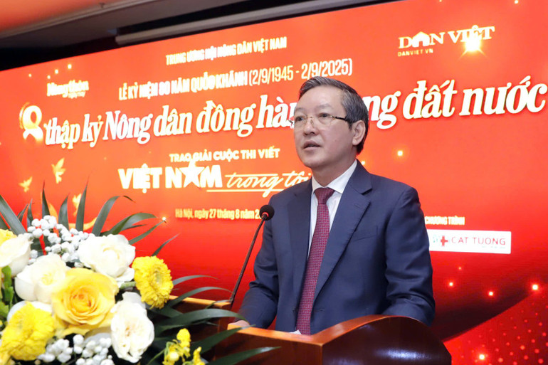 Đồng chí Lương Quốc Đoàn đọc diễn văn kỷ niệm. 1345266444770896022.jpg