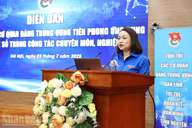 Đồng chí Trần Thị Ngọc Quỳnh phát biểu khai mạc diễn đàn. ndo_bl_untitled.jpg