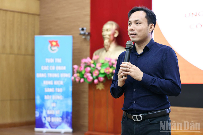 Diễn giả Bùi Quang Cường trình bày các chuyên đề. ndo_br_f4001796cd2f7a71233e.jpg
