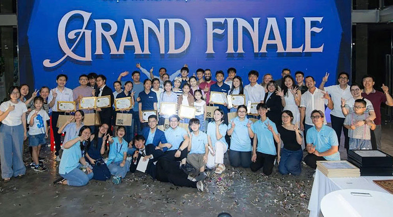 Học viên tại SNE tại chung kết một cuộc thi hùng biện tiếng Anh. (Ảnh: Nhân vật cung cấp) eec9.jpg