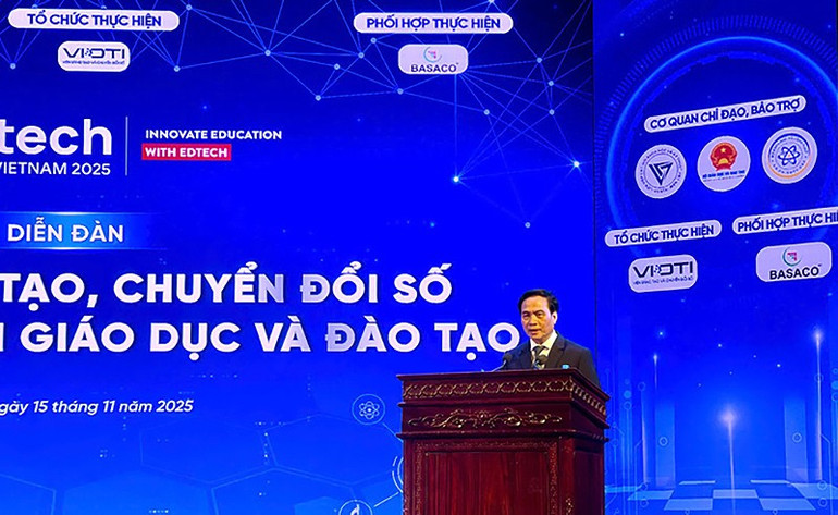 Forumun açılış konuşmasını VUSTA Başkan Yardımcısı Pham Ngoc Linh yaptı. z7225683137840d1acb92b417303654b3e710f9f7134f5-09235203.jpg