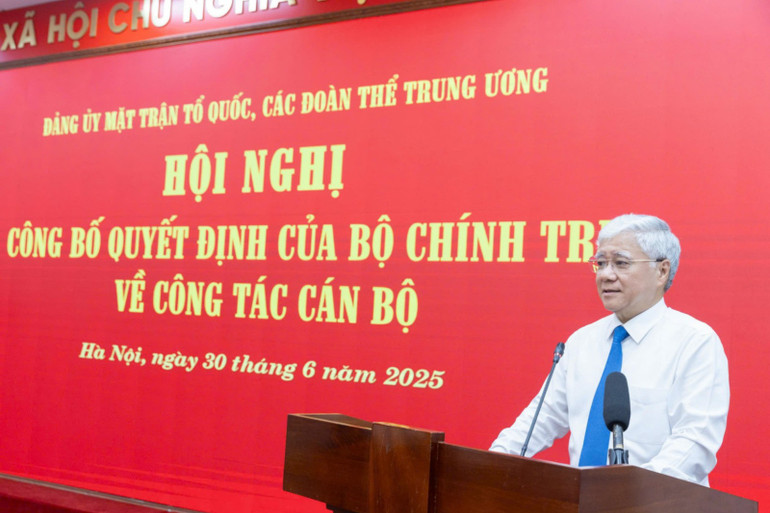 Đồng chí Đỗ Văn Chiến phát biểu ý kiến tại Hội nghị. 095e8d22ccb07bee22a1-6071.jpg
