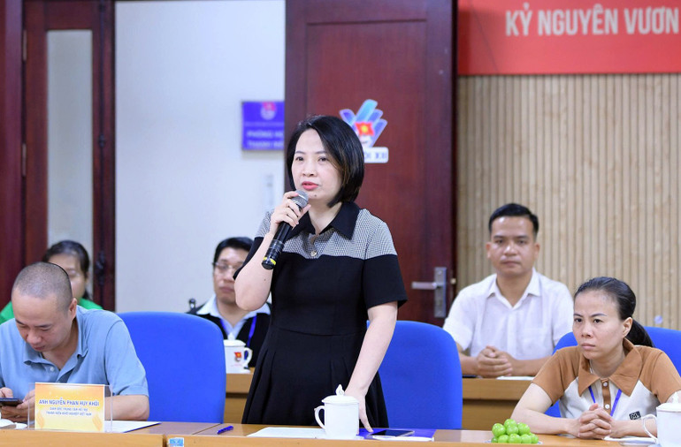 Bà Nguyễn Thị Cẩm Tú chia sẻ thông tin về các chương trình hỗ trợ, đồng hành với thanh niên khuyết tật. 281c78d66f39e767be28.jpg