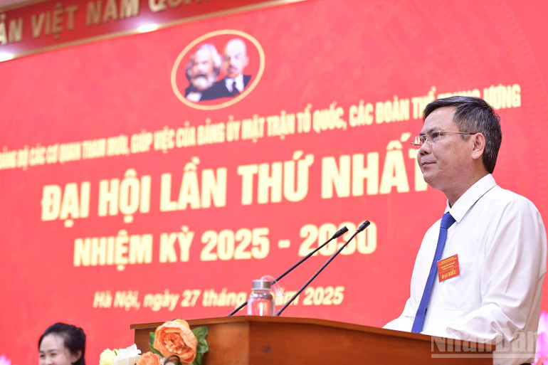 Đồng chí Trần Thắng phát biểu khai mạc Đại hội. ndo_br_miu-2539.jpg