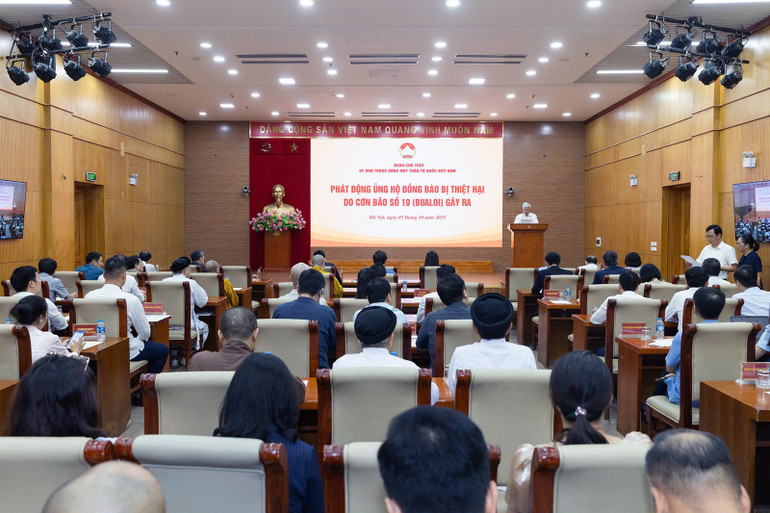 Toàn cảnh buổi lễ. z7074138210468-a7cedb2c1c74cff70bdf6db149a5cf4e.jpg