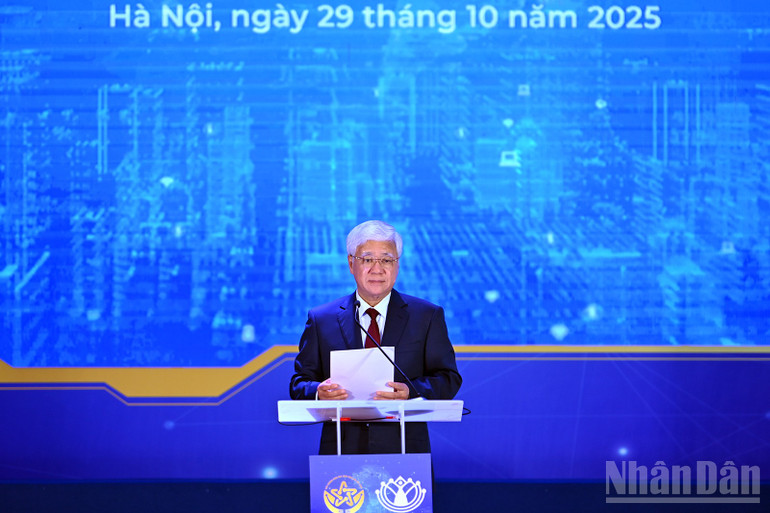 Kamrat Do Van Chien talade vid ceremonin. ndo_br_miu-5096.jpg