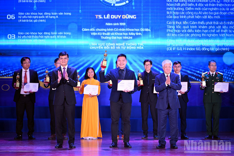 Individer som får årets Golden Globe Science and Technology Awards. ndo_br_miu-5083.jpg