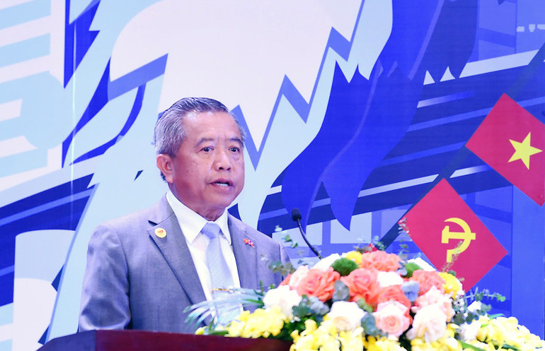 Đồng chí Boviengkham Vongdala phát biểu ý kiến tại chương trình. d771ea16010d8a53d31c.jpg