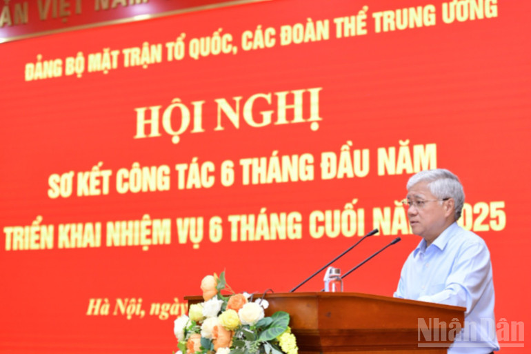 Đồng chí Đỗ Văn Chiến phát biểu ý kiến tại Hội nghị. ndo_br_1000026161-9939.jpg