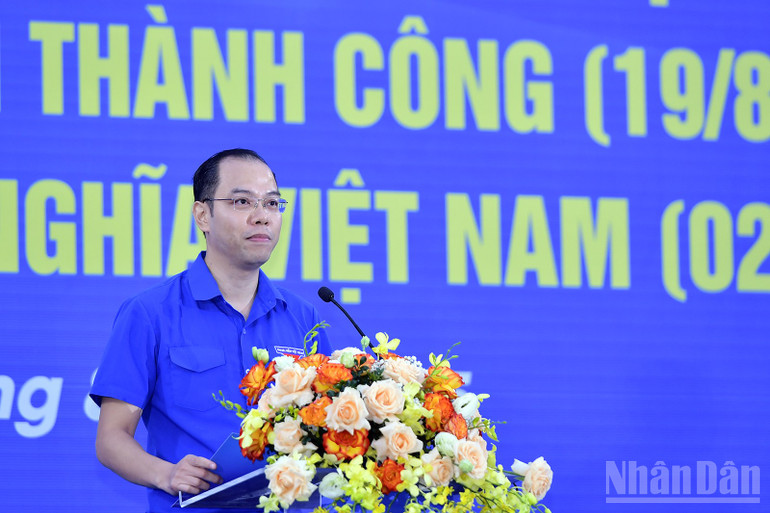 Đồng chí Nguyễn Tiến Hưng phát biểu ý kiến tại chương trình. ndo_br_miu-5416.jpg