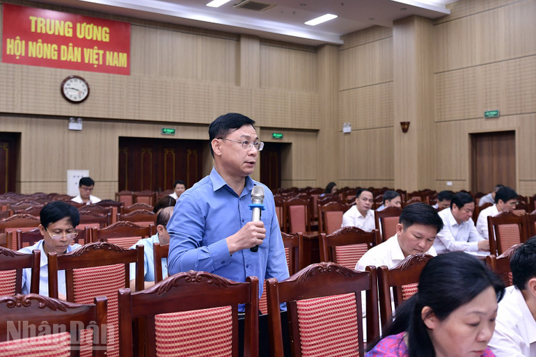 Các đại biểu đóng góp ý kiến tại hội nghị. ndo_bl_miu-1273.jpg