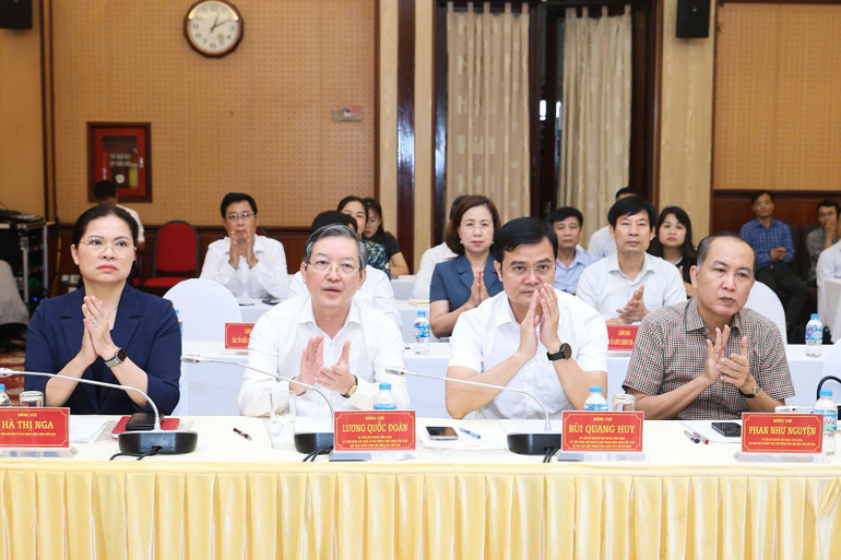 Các đại biểu dự hội nghị. b655e566847a32246b6b.jpg