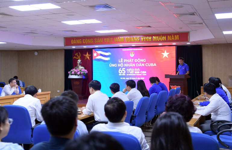 Đông đảo cán bộ, chuyên viên, người lao động của Trung ương Đoàn có mặt tại buổi lễ. f3623d136395ebcbb284.jpg
