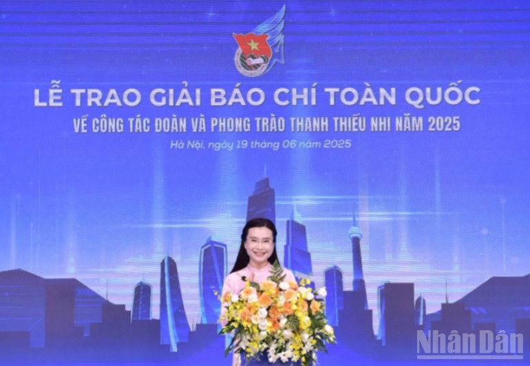 Bí thư Trung ương Đoàn, Chủ tịch Hội đồng Đội Trung ương Nguyễn Phạm Duy Trang phát biểu tổng kết Giải tại buổi lễ. ndo_br_1000023954-9481.jpg