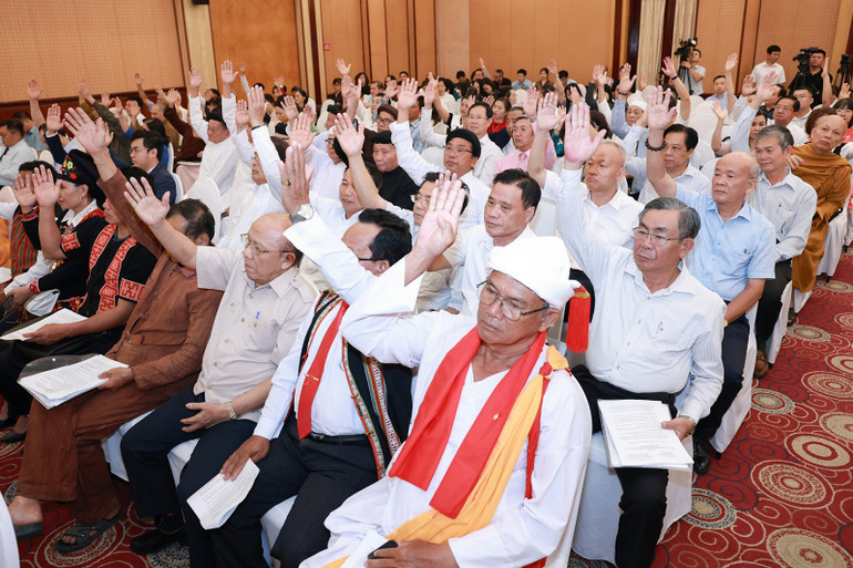 Các đại biểu hiệp thương tại Hội nghị. 47bb9de26ac4dc9a85d5.jpg