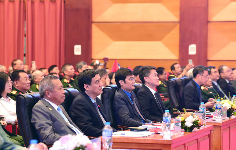 Các đại biểu dự chương trình. 72cd9ae471fffaa1a3ee.jpg